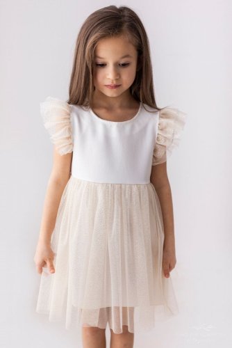 Slavnostní šaty v něžném smetanovém odstínu