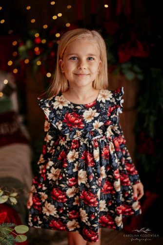 Stylové dívčí šaty v tmavém květinovém designu/malvinka.cz