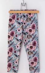 Dívčí legíny s jemným potiskem růží a listů Dívčí legíny s jemným potiskem růží a listů