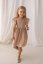 béžové šaty, zdobené jemnou krajkou od značky Lily Grey- malvinka.cz